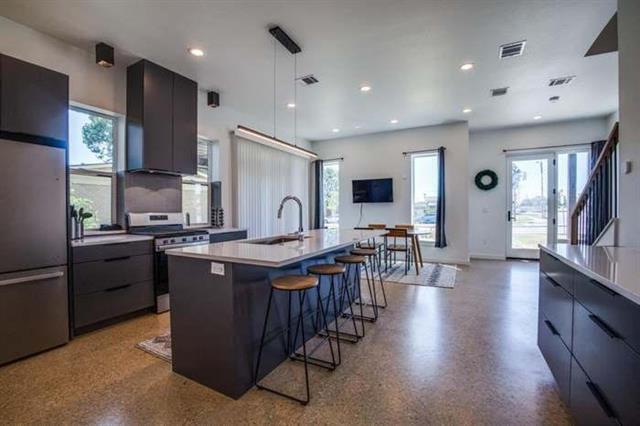 Building Photo - 10803 Mandalay Dr