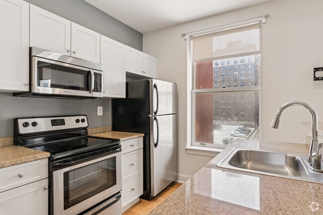 1BR, 1BA - 625SF - Kitchen - 1334 Walnut St