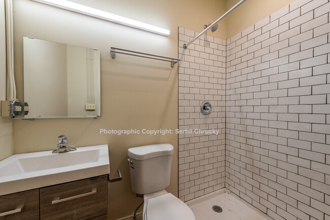 Building Photo - 934 W 19th St