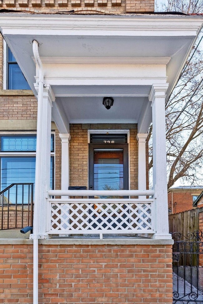 Building Photo - 726 Kerr St