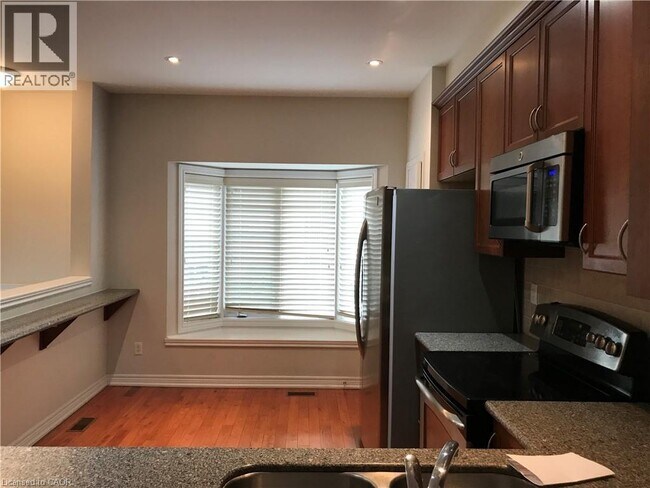 Photo du bâtiment - 4294 Ingram Common