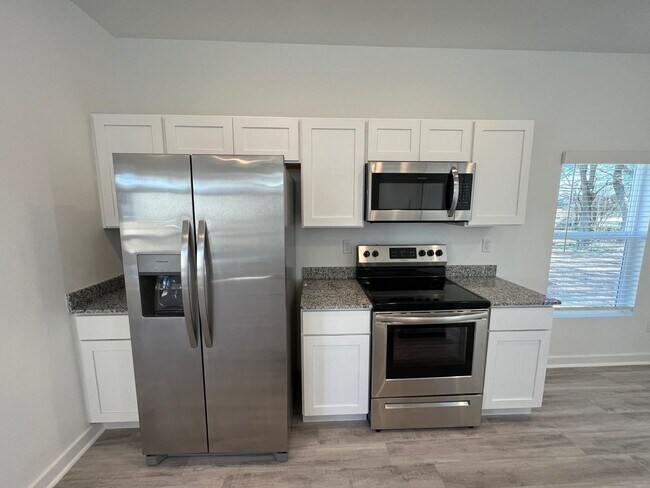 Foto del edificio - Now Leasing - Featherston Village - Modern Living-LIMITED TIME LEASE SPECIAL!! 2 MONTHS RENT FREE!!!