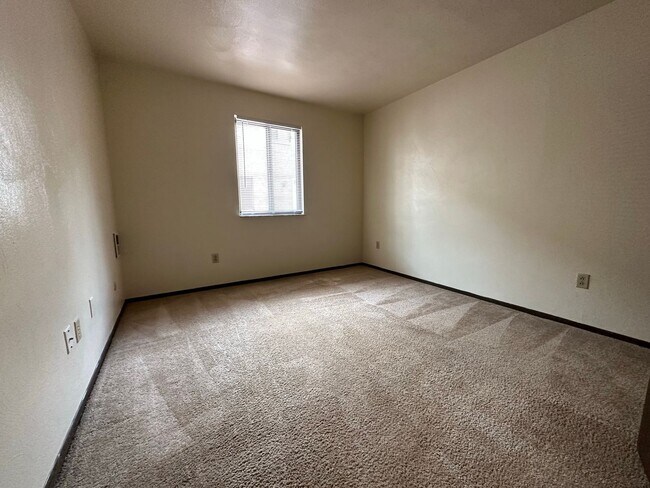 Foto del edificio - Cozy One Bedroom in Plum! Exposed Brick, On-Site Laundry & More! Call Today!