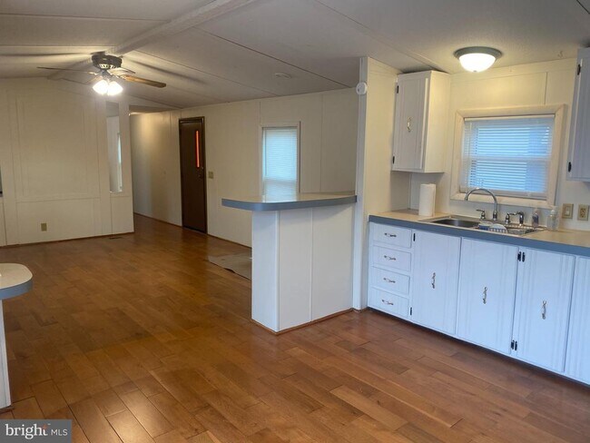 Building Photo - 37024 Mallard Dr