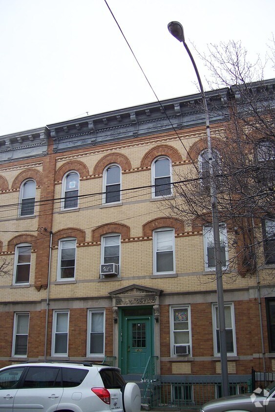 Foto del edificio - 18-23 Woodbine St
