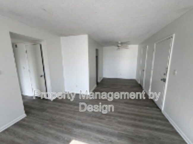 Building Photo - 1039 5th St