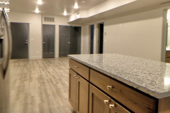 Building Photo - 2 Bedroom 1 Bathroom Apartment
