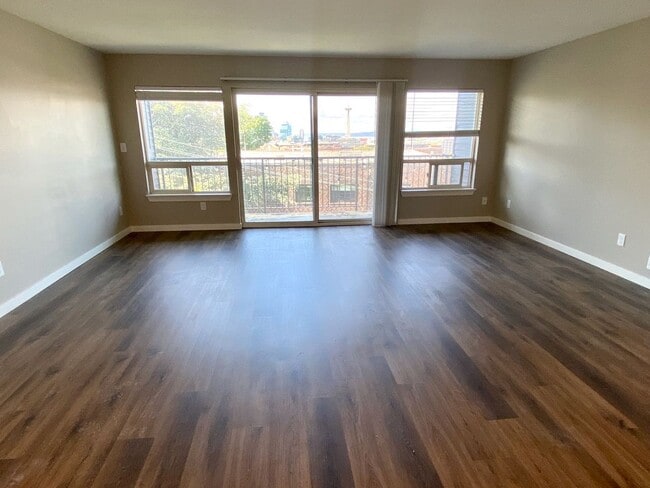 Interior Photo - Lakeview Place