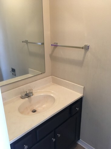 Baño en la planta baja - 1681 US-98