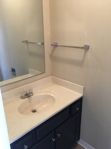 Downstairs bathroom - 1681 US-98