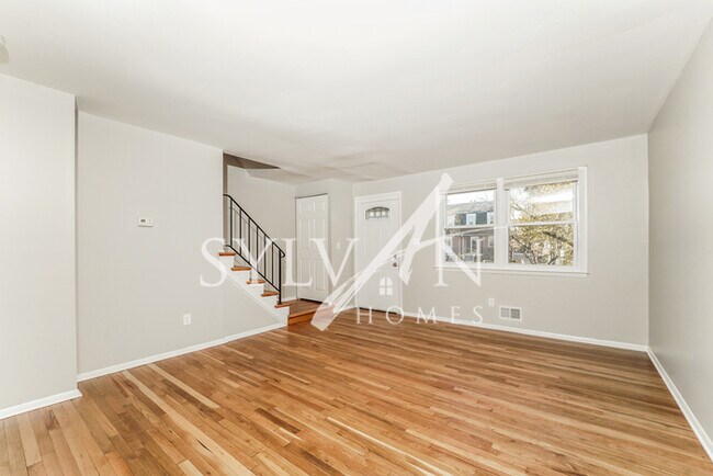 Foto del edificio - The living is easy in this 3 bedroom, 1 ba...
