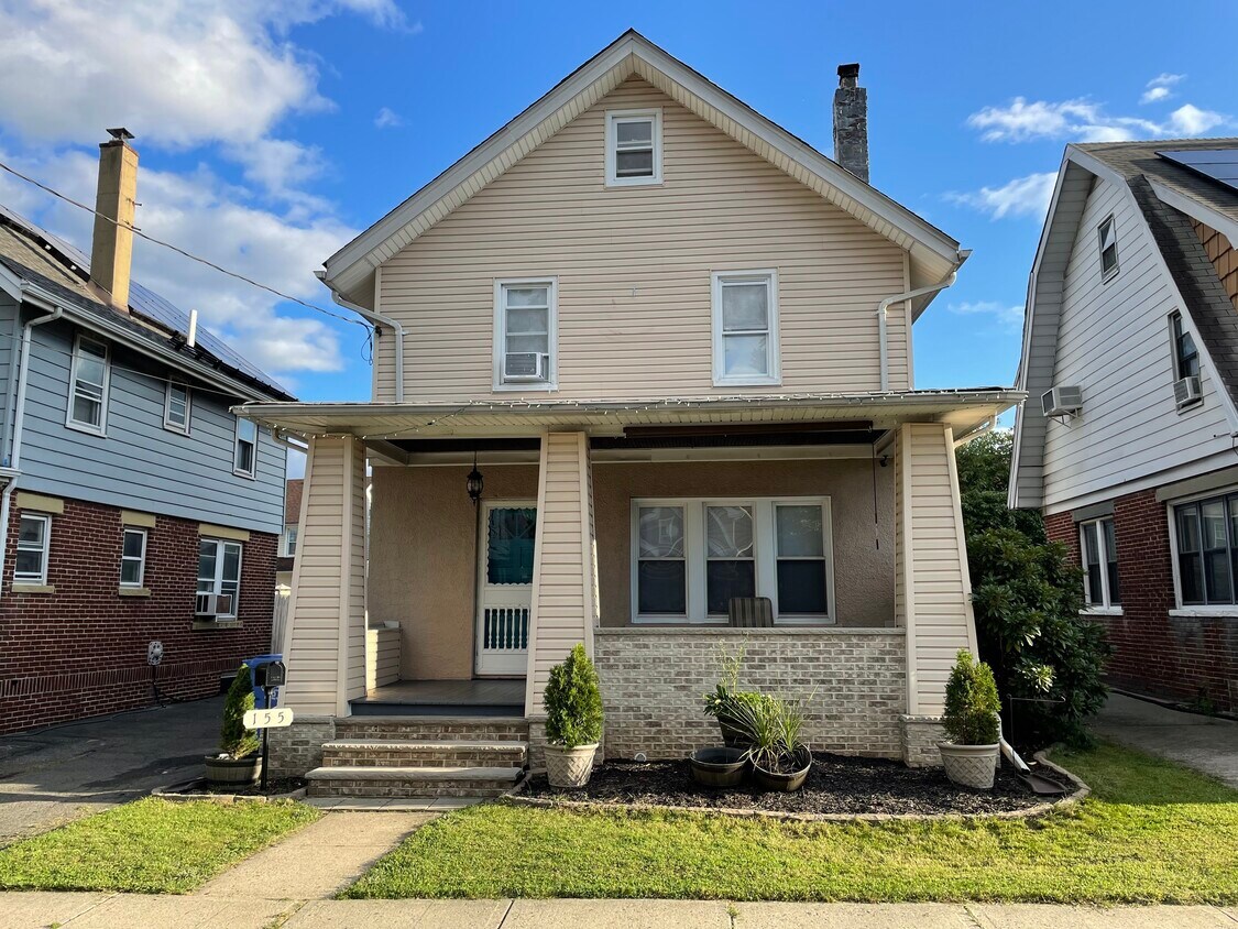 155 Dunham Plz, Woodbridge, NJ 07095 House Rental in Woodbridge, NJ