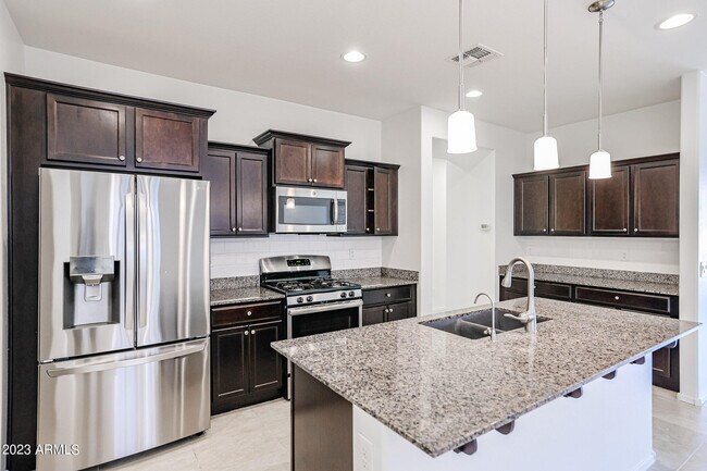Building Photo - 10398 W Rosewood Ln