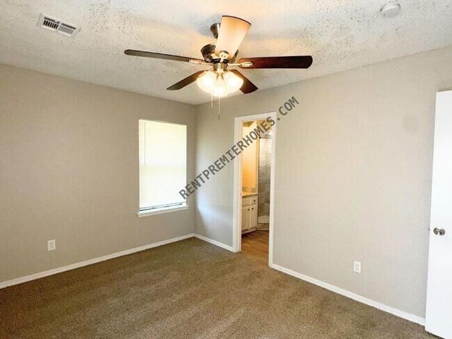 Foto del edificio - 8741 Hillridge Dr
