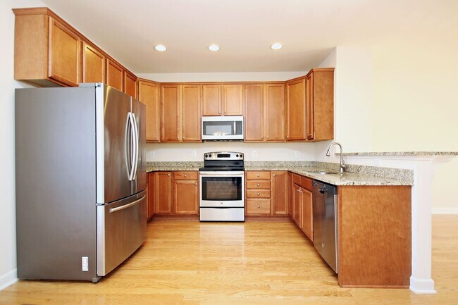 Building Photo - Pavilions at Pantops Townhome