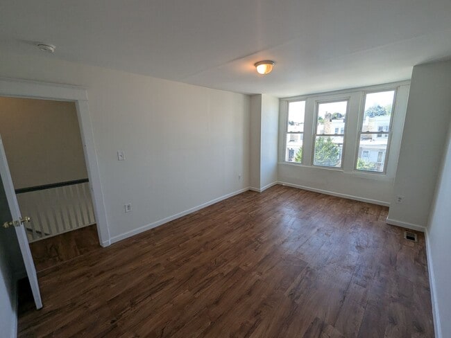 Building Photo - Large Home - Overbrook