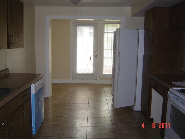 Building Photo - 233 Gatewood Dr