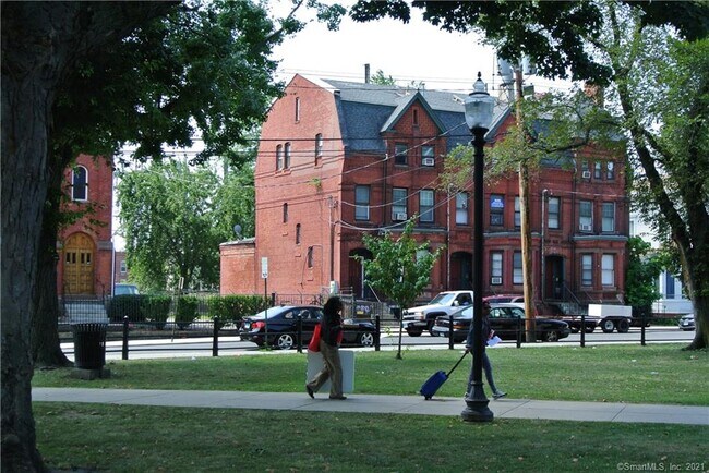 Foto del edificio - 534 E Washington Ave