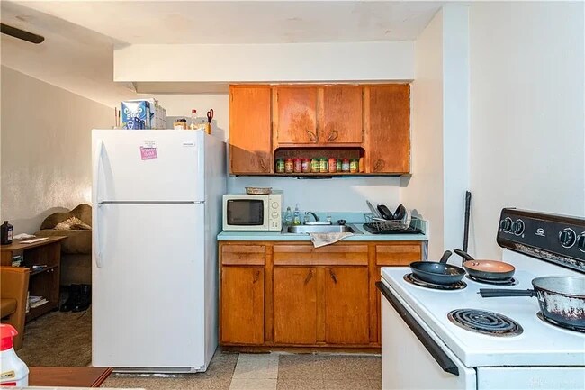 Building Photo - 1116 W Grand Ave