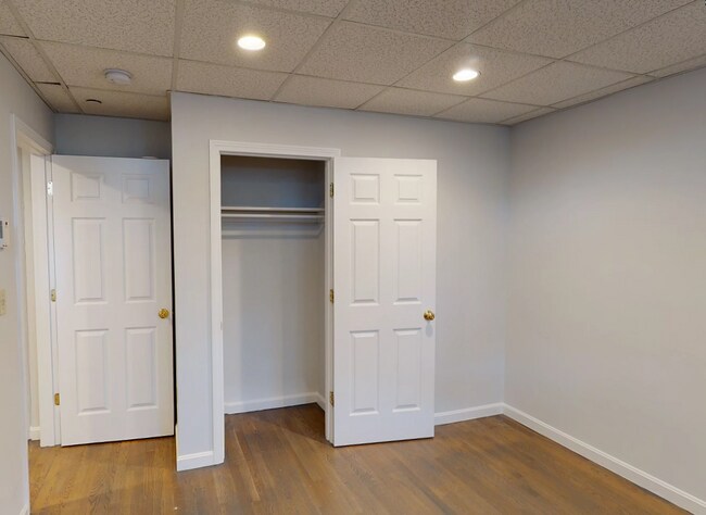 Building Photo - 73 Park Dr