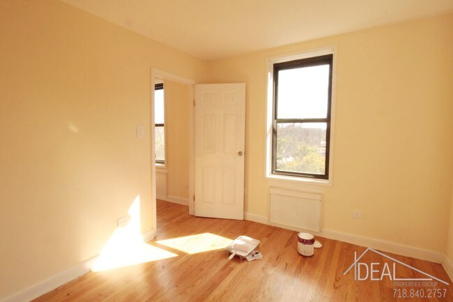 Foto del edificio - 2773 E 12th St