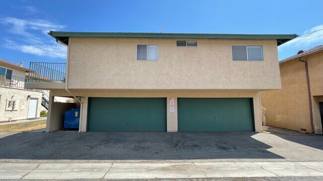 Shared Garages - 15919 La Forge St
