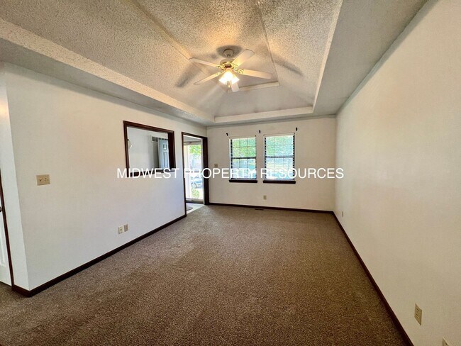 Foto del edificio - Freshly Updated 3 Bedroom Duplex