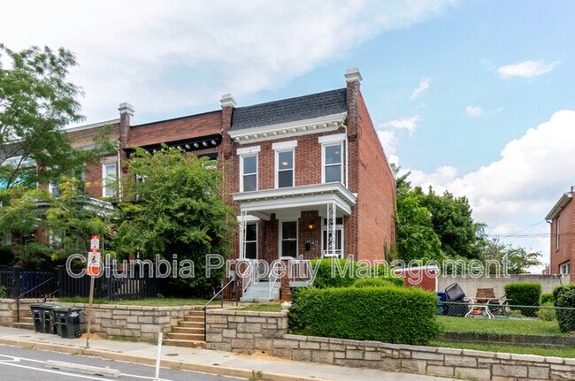 Foto del edificio - 3523 Warder St NW