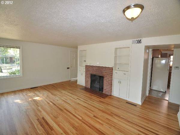 Foto del edificio - West Eugene 4 bed/2 bath with garage and a...