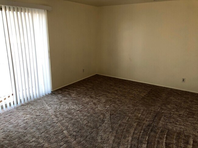 Building Photo - 2 bed 1 bath in West Valley!