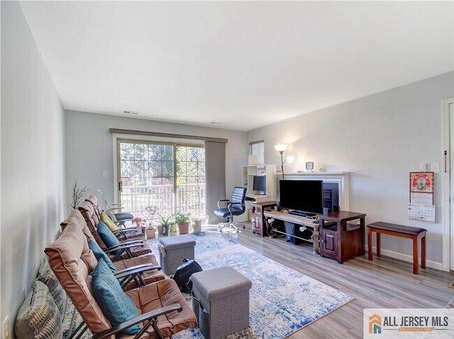 Building Photo - 285 Cozzens Ct