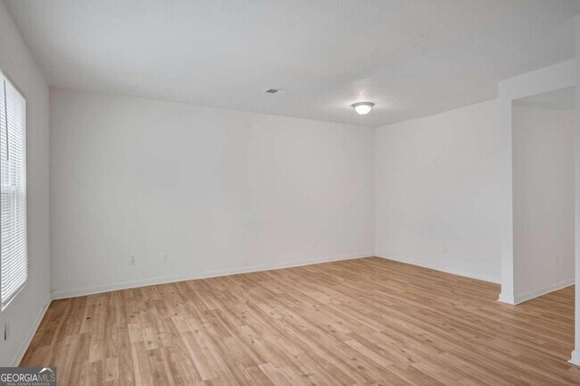 Foto del edificio - 1903 Whitehall Forest Ct SE