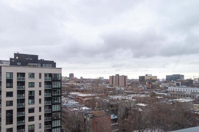 Building Photo - 1150 Bd René-Lévesque E
