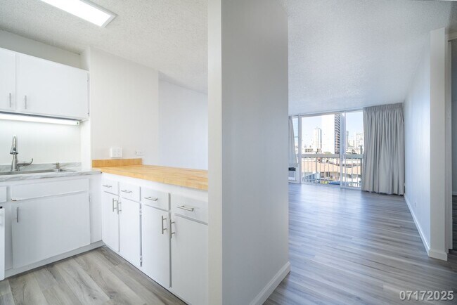 Foto del edificio - $2,545 / 2br - 717ft2 - Plumeria Hale 2br,...