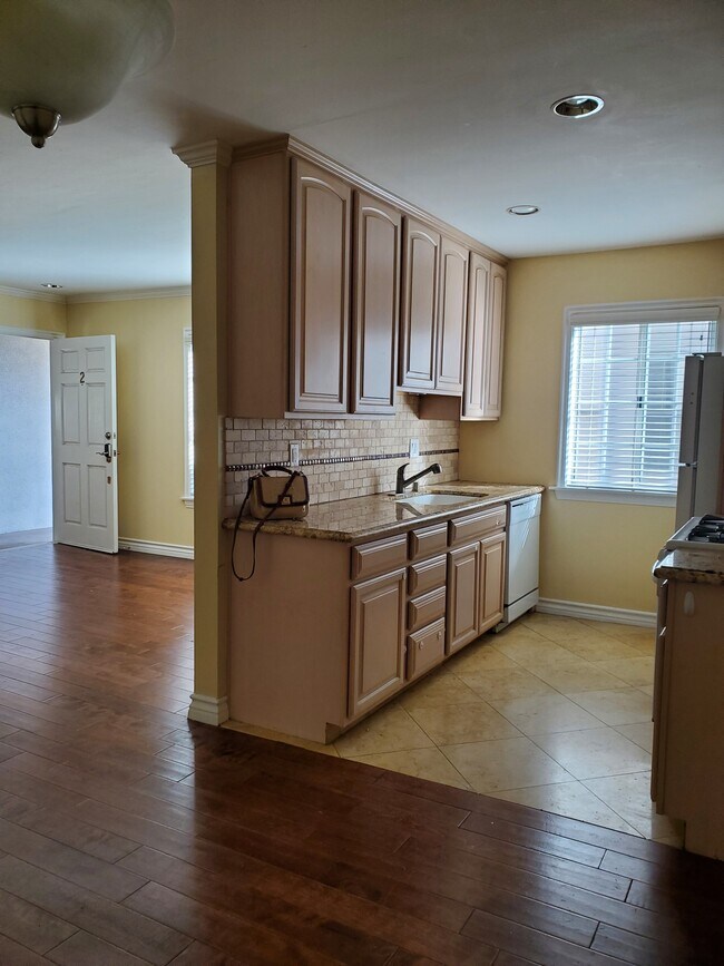 Building Photo - 4428 Moorpark Way