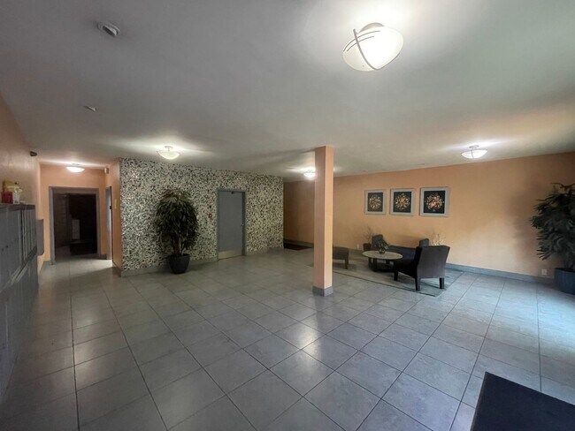 Foto del edificio - Modern Alamitos Beach 2 bedroom Condo plus...