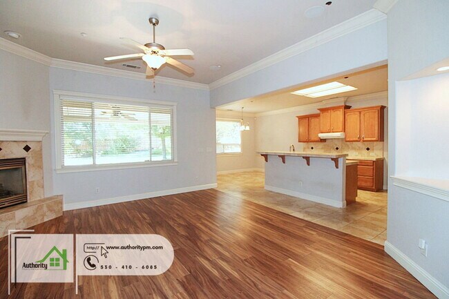 Foto del edificio - 2052 Hedgerow Ave