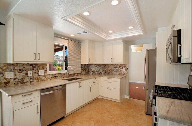 Foto del edificio - 4 Bed/2.5 Bath Home in Poway. Open Floor Plan, AC/Heat, W/D + Laundry Room and 3 Car Garage!