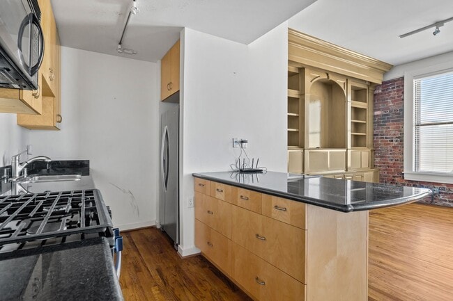 Building Photo - 915 Franklin St