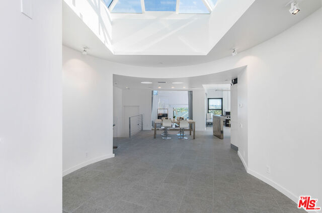 Foto del edificio - 270 Palisades Beach Rd