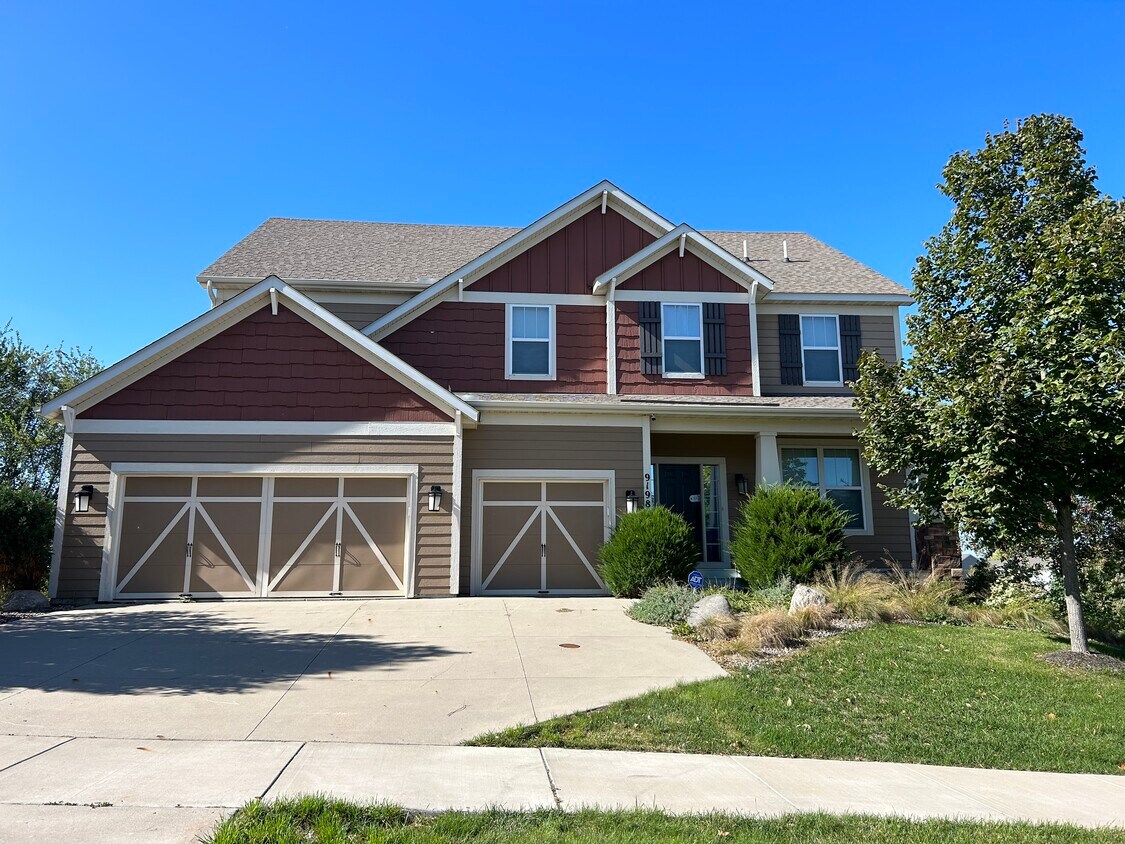 9198 Lakeside Dr, Victoria, MN 55386 House Rental in Victoria, MN