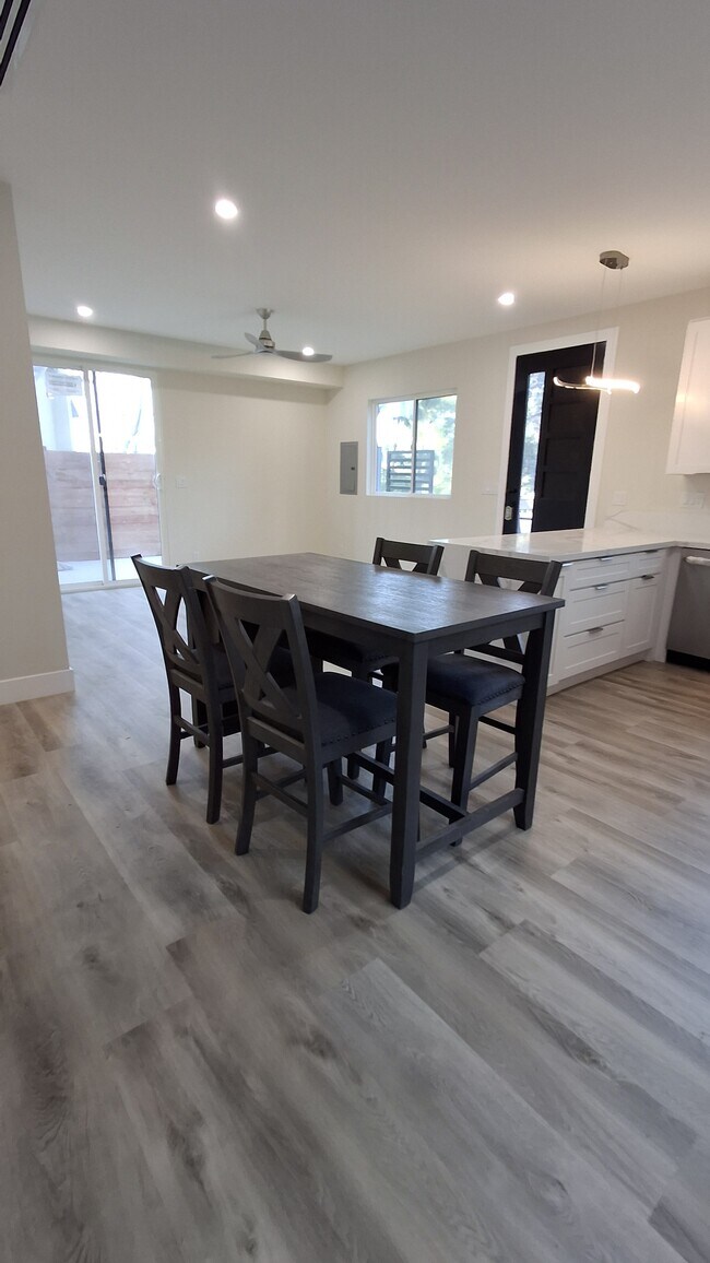 Foto del edificio - 4377 Charlemont Ave