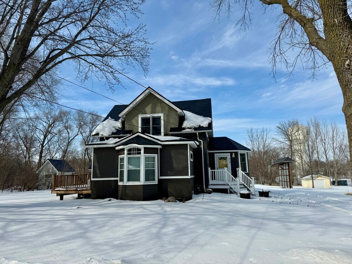 515 3rd St SW, Cokato, MN 55321 House Rental in Cokato, MN