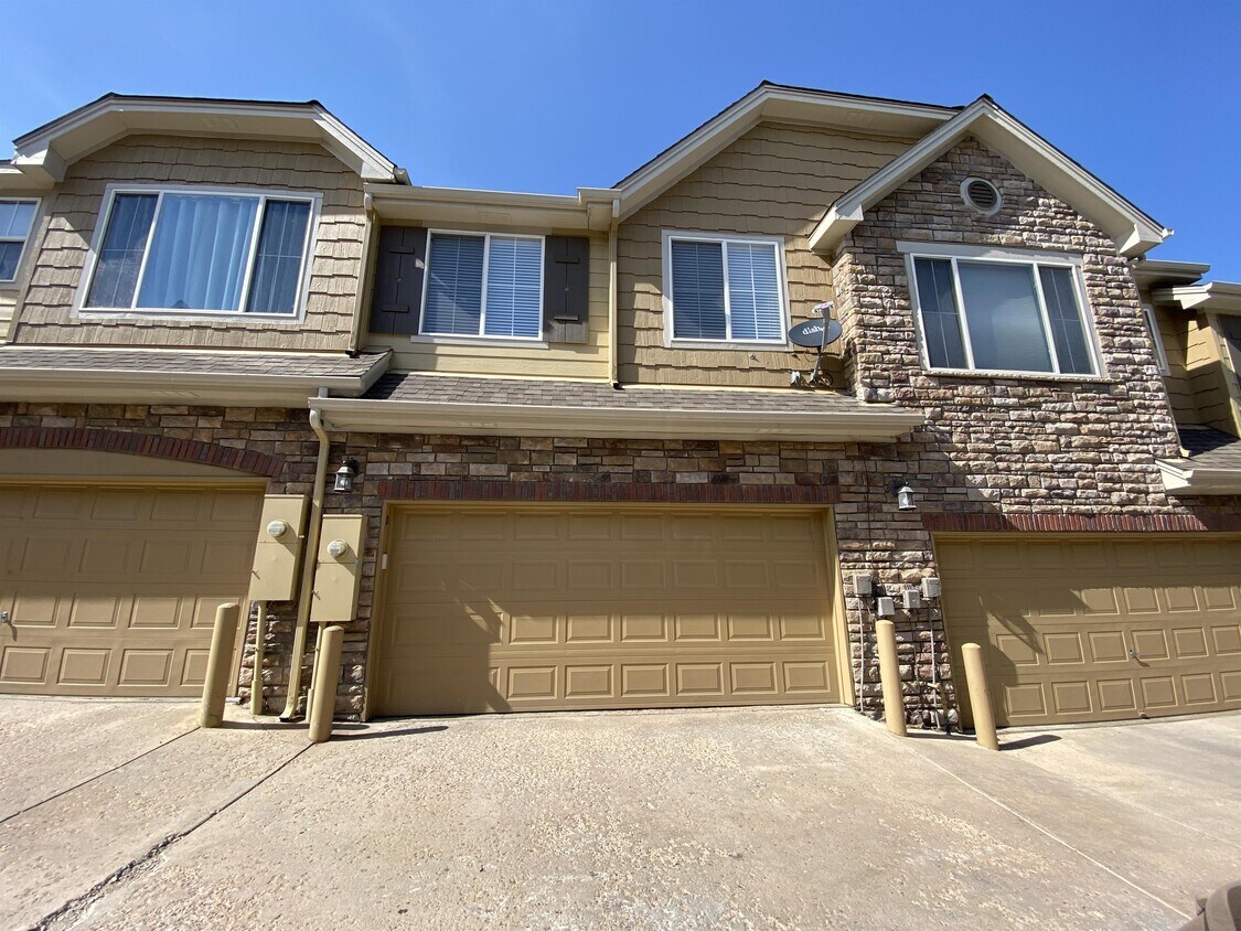 11283 Osage Cir, Northglenn, CO 80234 Townhouse for Rent in