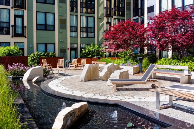 Jardín zen - Ann Arbor City Club Apartments