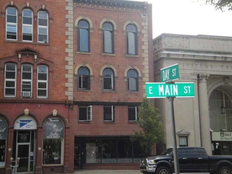 Building Photo - 5 East Main Street