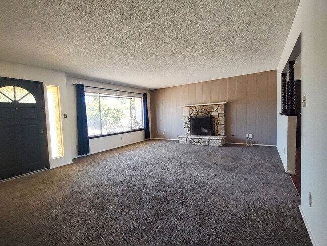 Foto del edificio - 3 bedroom, 2 bath home in the desirable be...