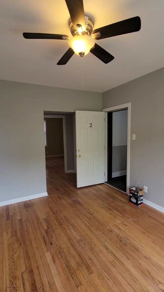 Building Photo - 2916 W 64th St