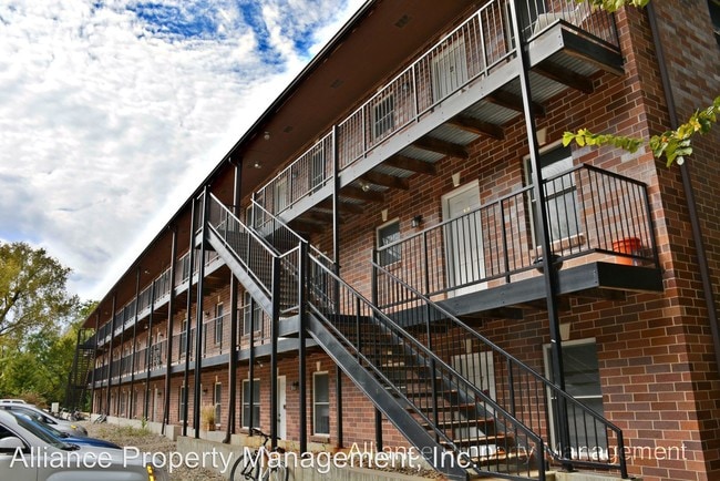 Building Photo - 1420 Beechwood Terrace