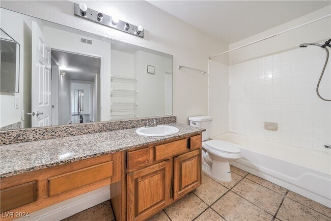 Foto del edificio - 6500 W Lake Mead Blvd